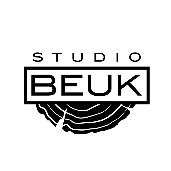 Je tafel weer als nieuw! - Schuren, lakken, vorm/kleur veranderen, nieuw onderstel. Harold laat je tafel weer stralen