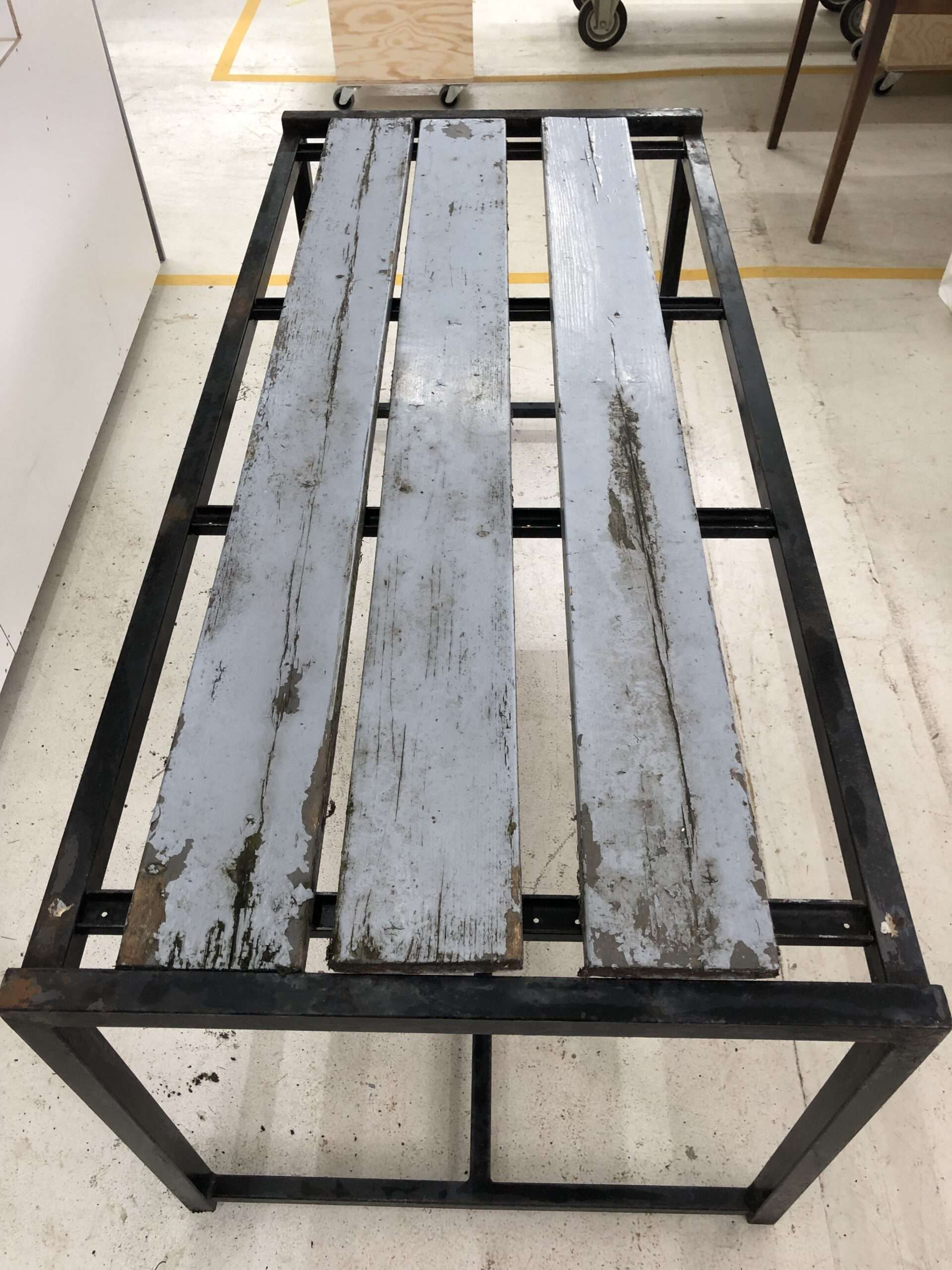 Tafel laten schuren en lakken