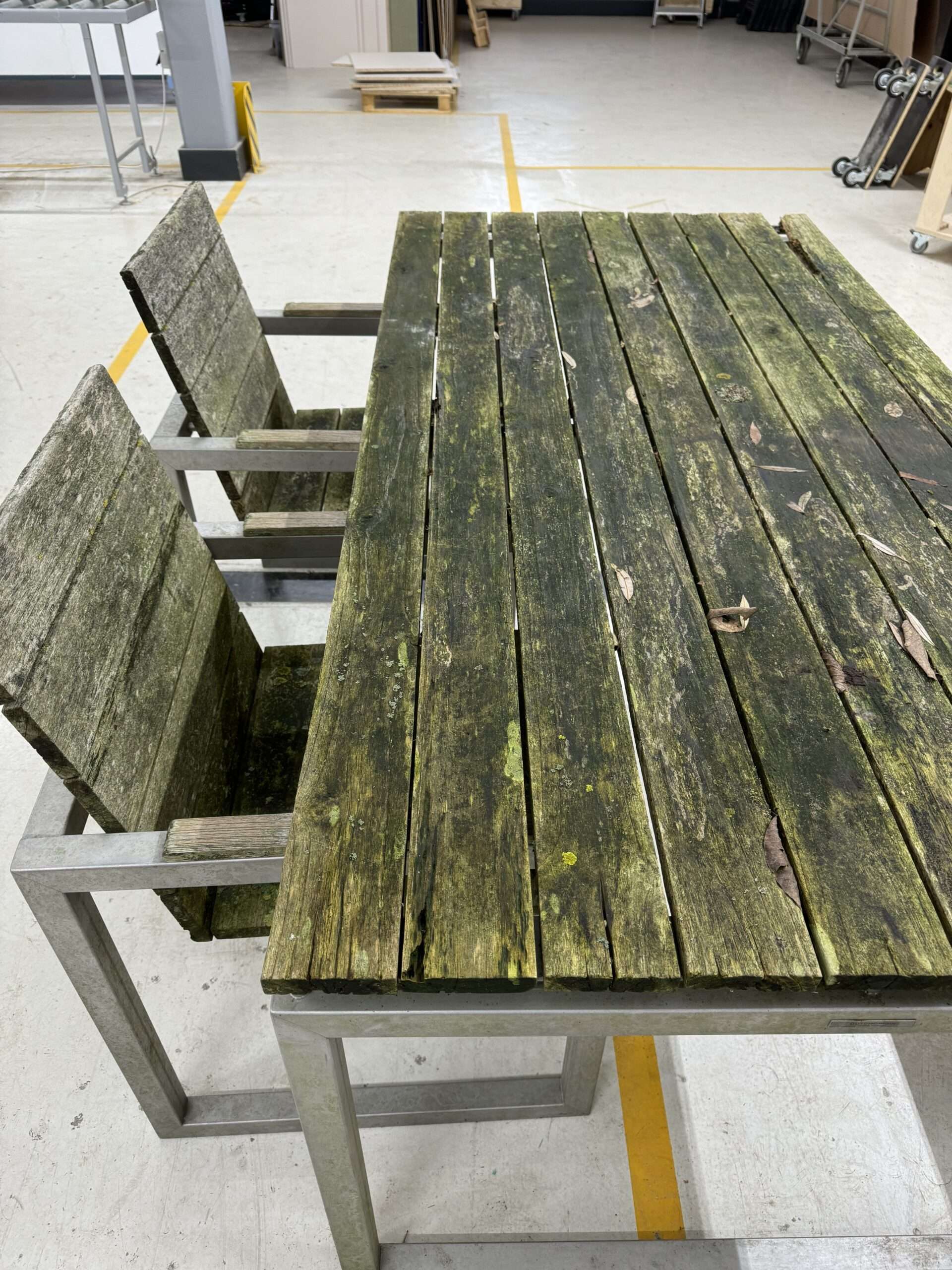 Tafel laten schuren en lakken