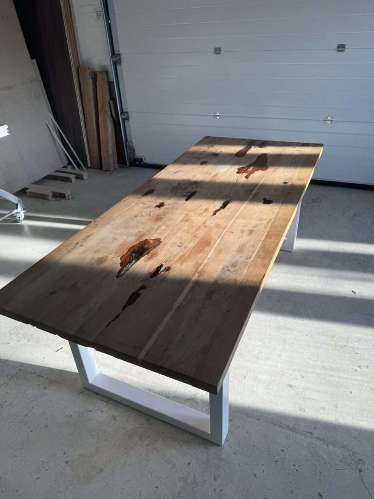 Tafel laten schuren en lakken