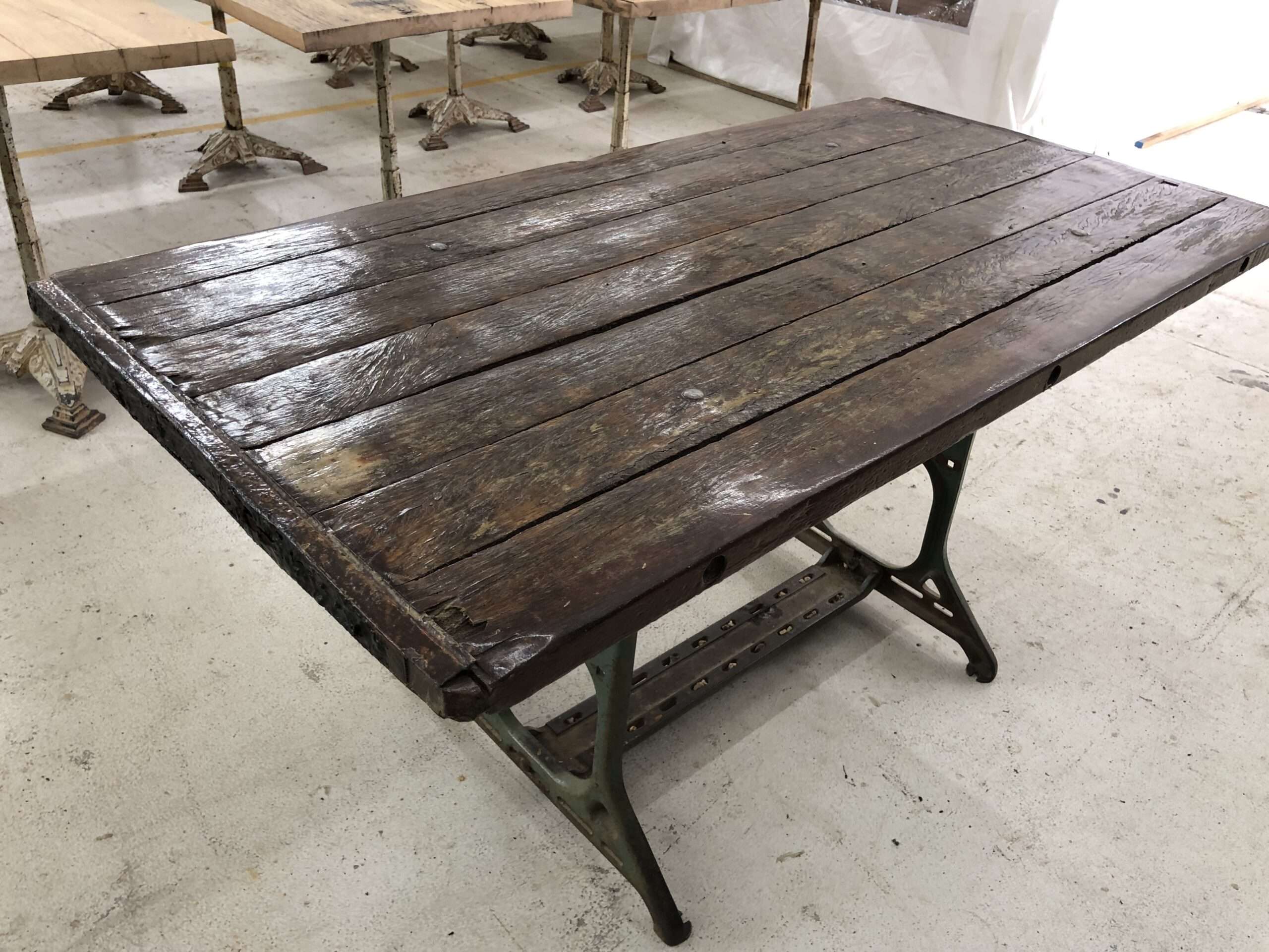 Tafel laten schuren en lakken