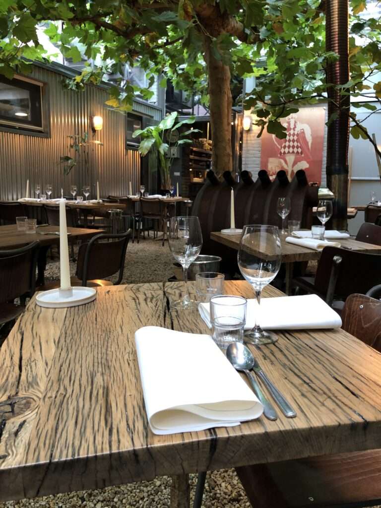 Tafel laten schuren en lakken