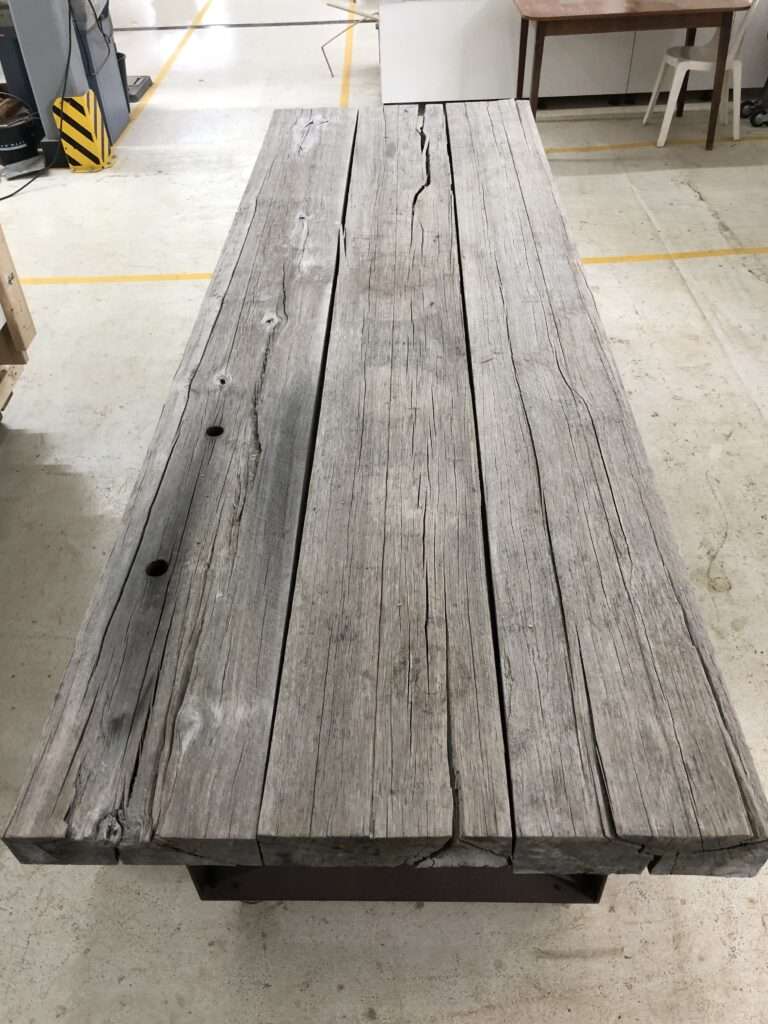 Tafel laten schuren en lakken