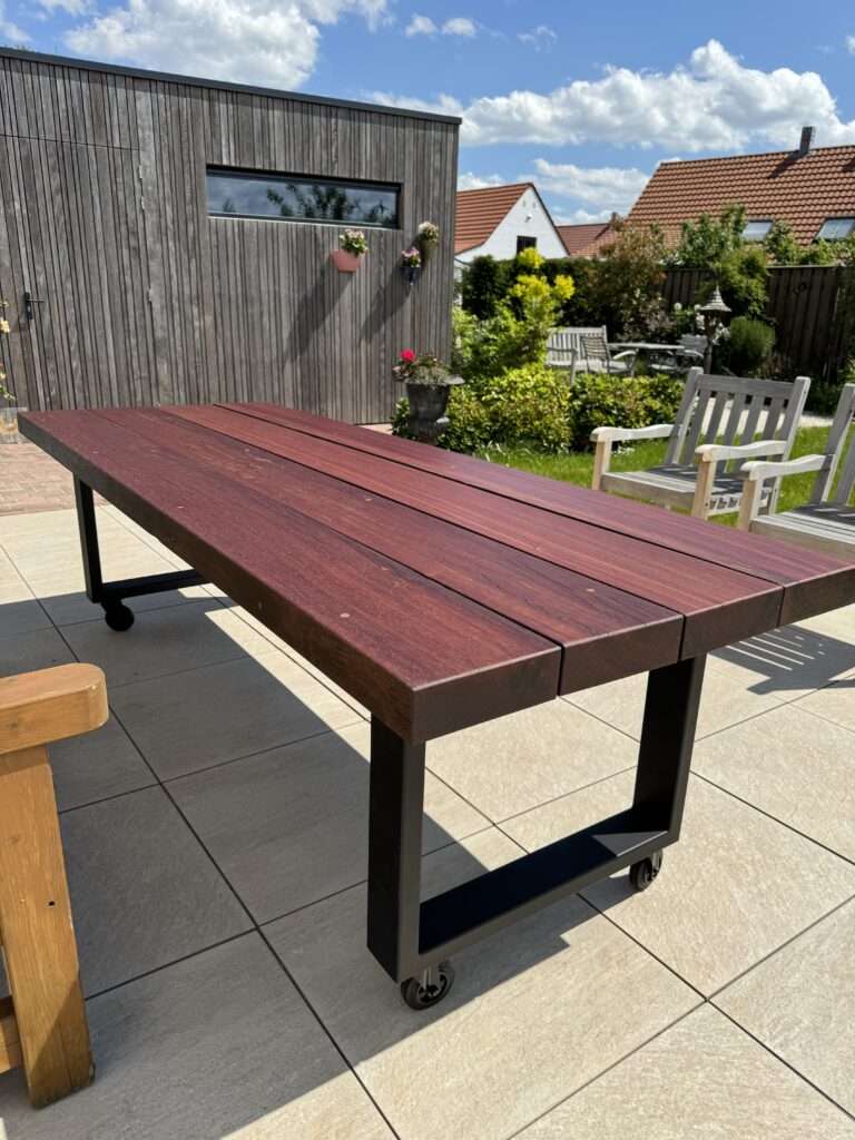 tuintafel schuren lakken